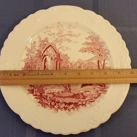 Vintage Taylor Smith & Taylor English Abbey 10" dinner plate, red and white - Picture 8 of 8